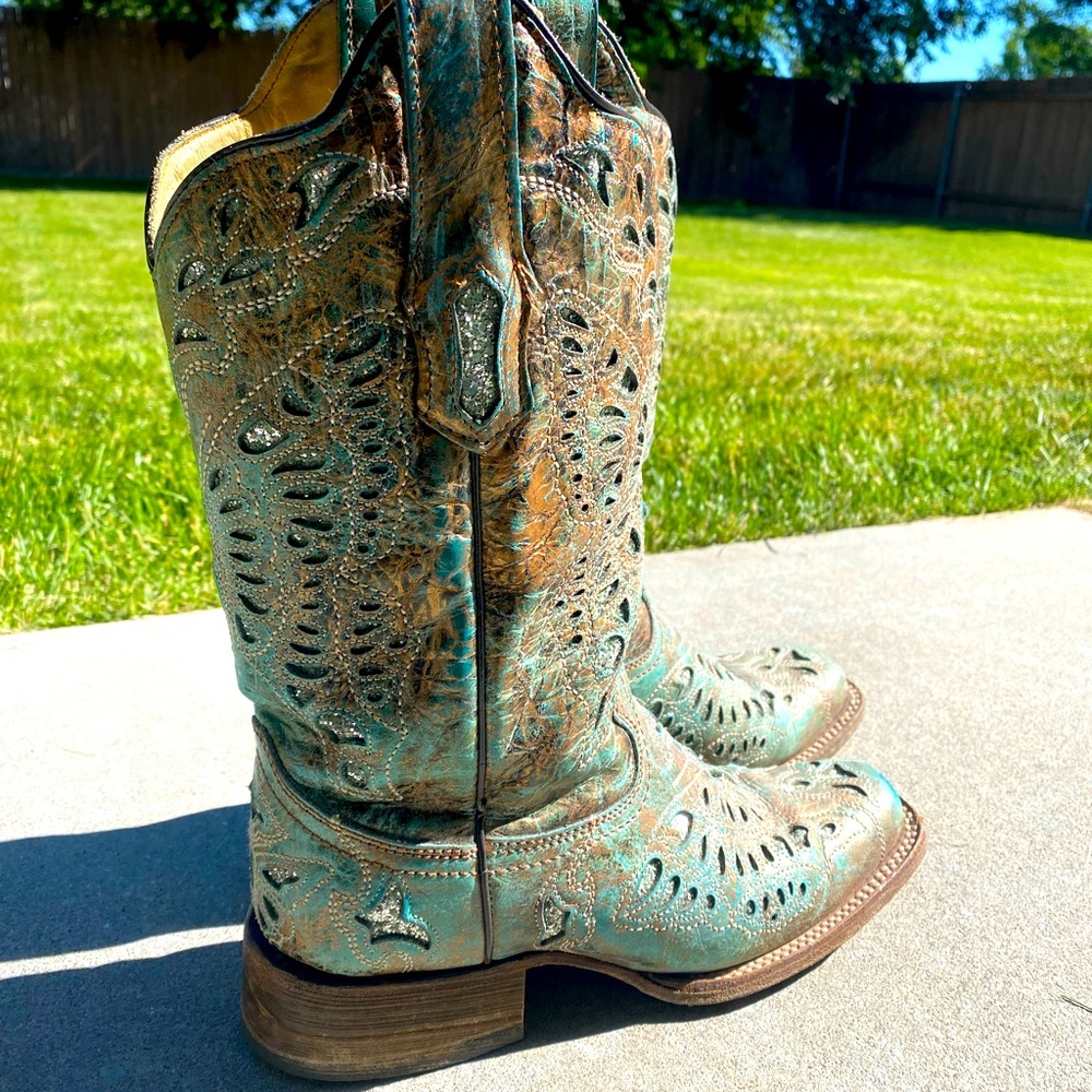 Corral turquoise cowboy boot SIZE 8